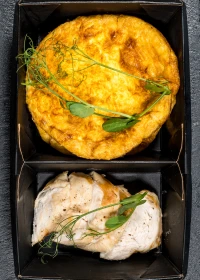 Egg omelet rolls with chicken fillet