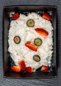 Rice porridge with blueberries