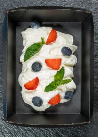 curd mousse with berries