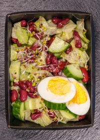 green salad with beans